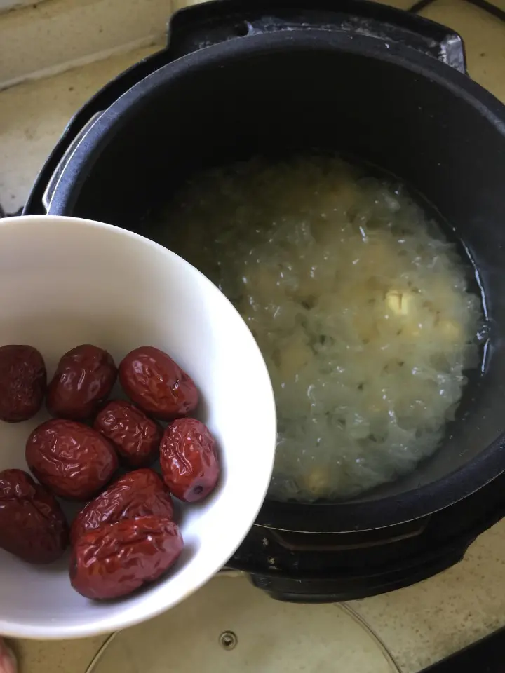 红枣银耳莲子羹 第 6 步