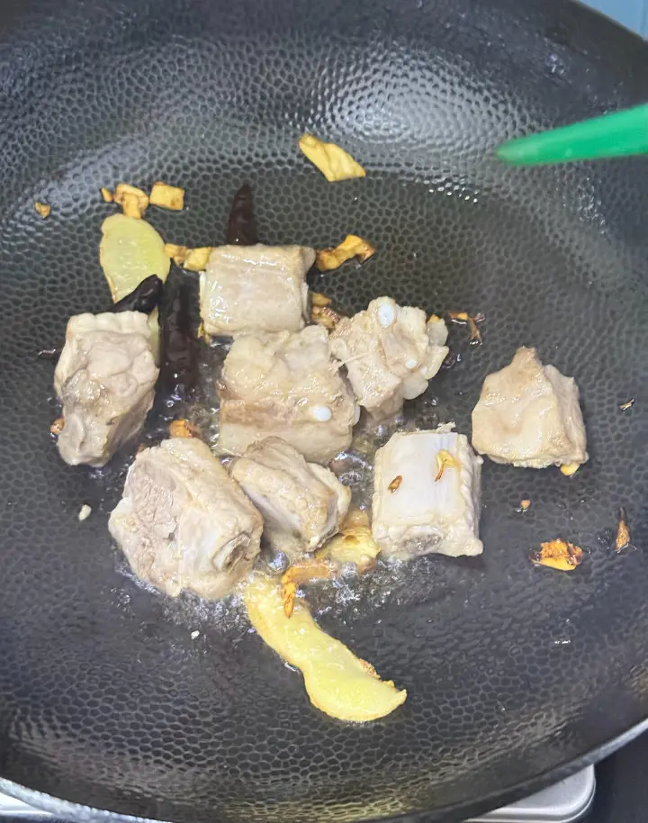 酸菜炖排骨 第 6 步