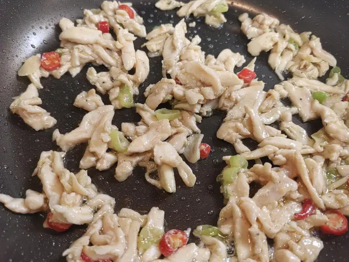 茭白炒鸡胸肉 第 7 步
