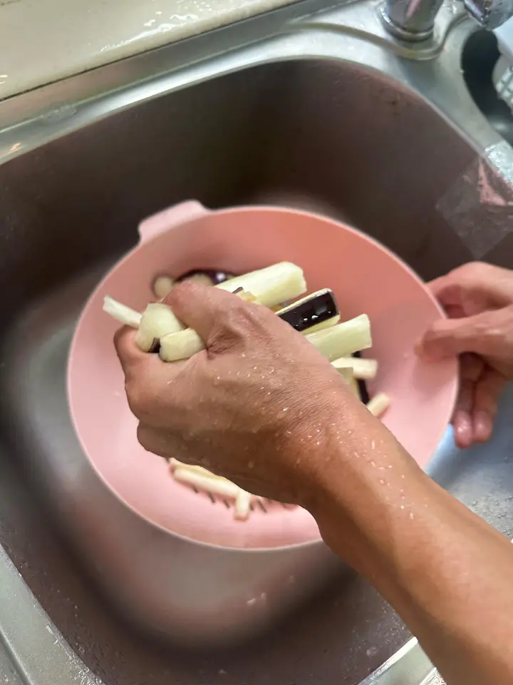 咸鱼茄子煲 第 3 步