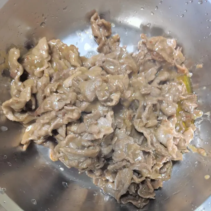 爆炒吊龙 第 4 步