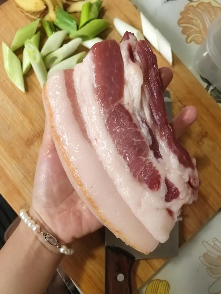 独蒜红烧肉 第 1 步