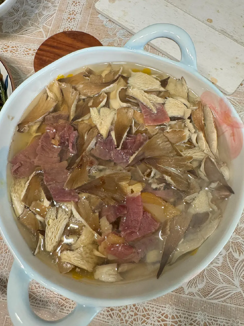 火腿鸡枞菌蒸汤成品图