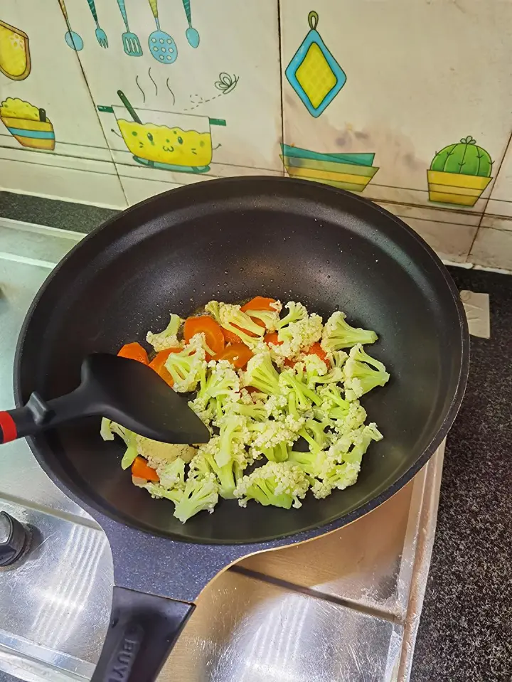 泰式甜辣酱炒花菜 第 4 步