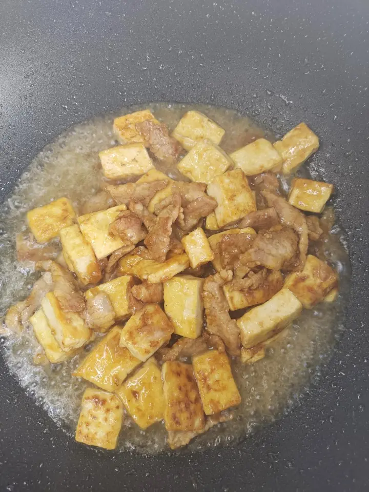葱香豆腐炒肉片 第 5 步