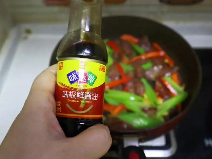 芹菜炒腊肠 第 7 步