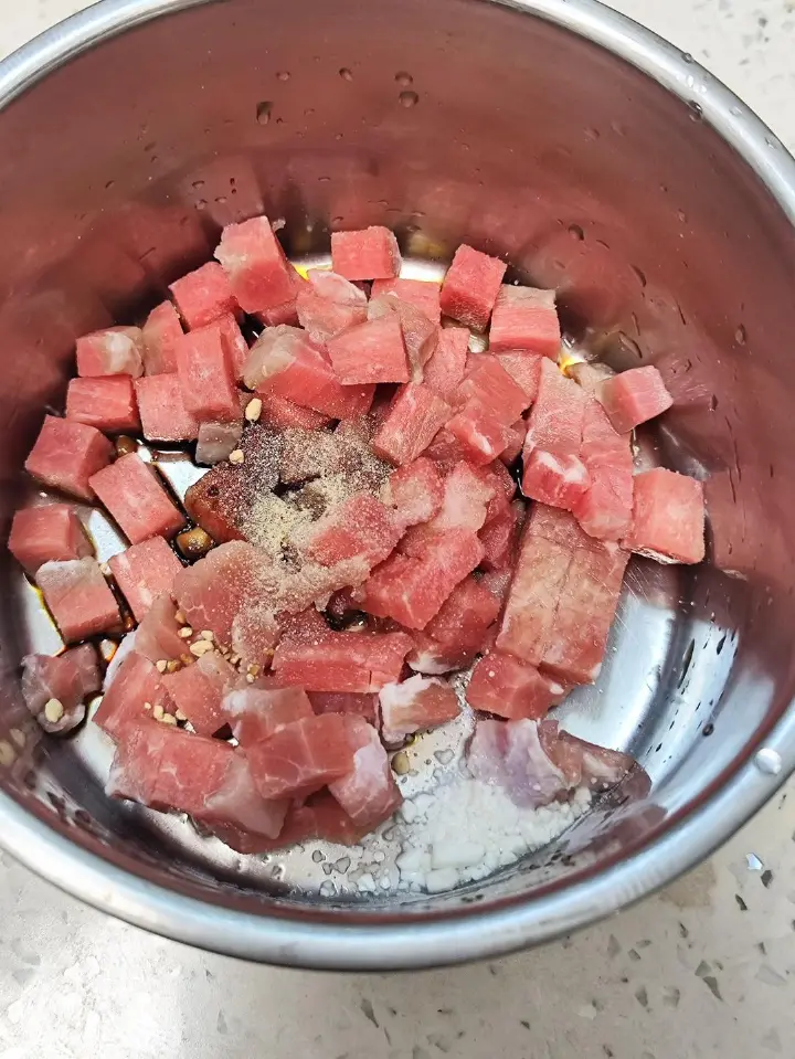 豌豆牛肉焖饭 第 2 步