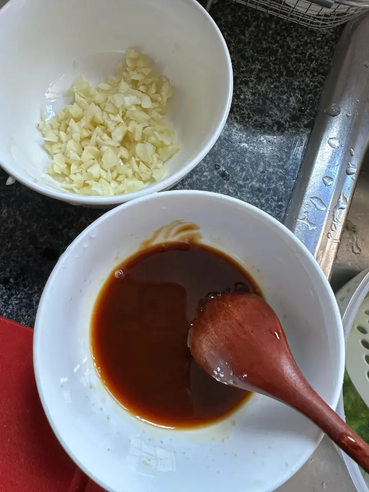 蒜蓉蚝油炒西兰花 第 3 步