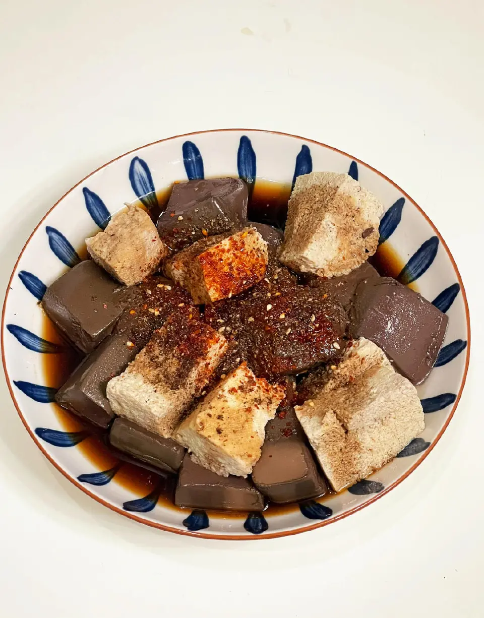 油泼鸭血豆腐成品图