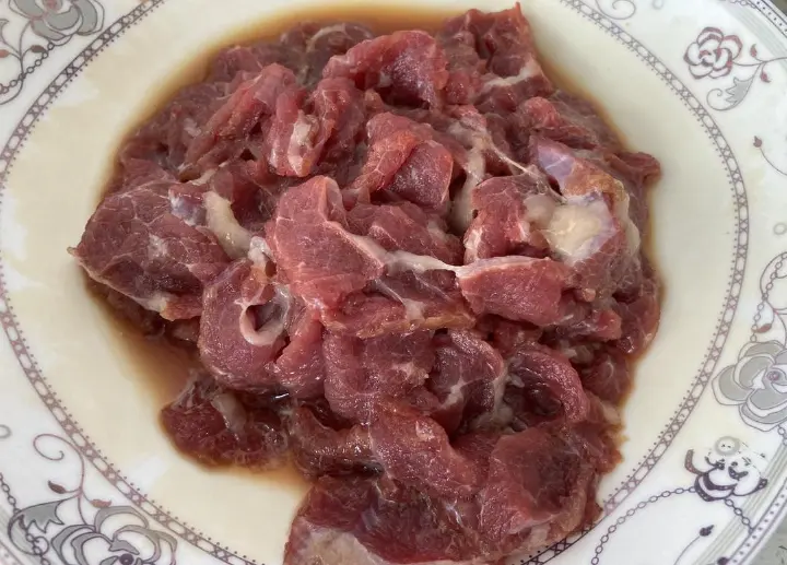 香芹小炒黄牛肉 第 1 步