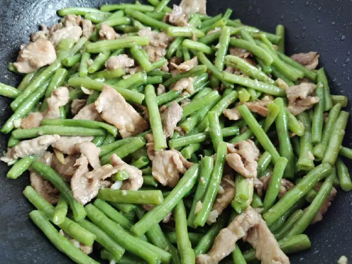 豆角炒肉 第 10 步
