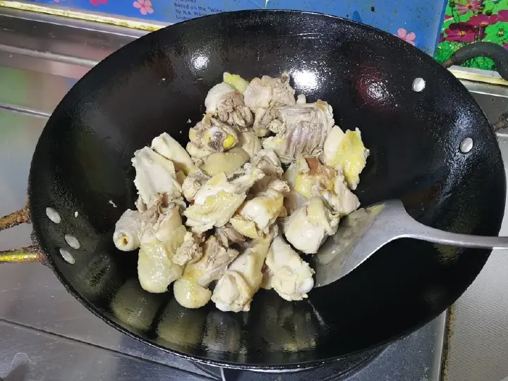 栗子香菇焖鸡 第 5 步