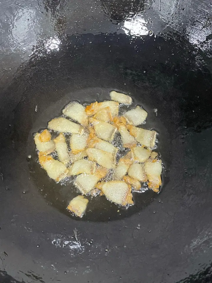 豆豉辣椒炒肉 第 2 步