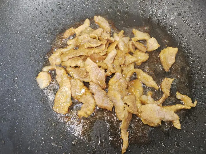 葱香豆腐炒肉片 第 3 步