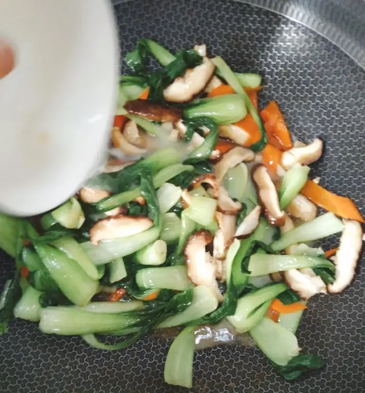 油菜炒香菇 第 10 步