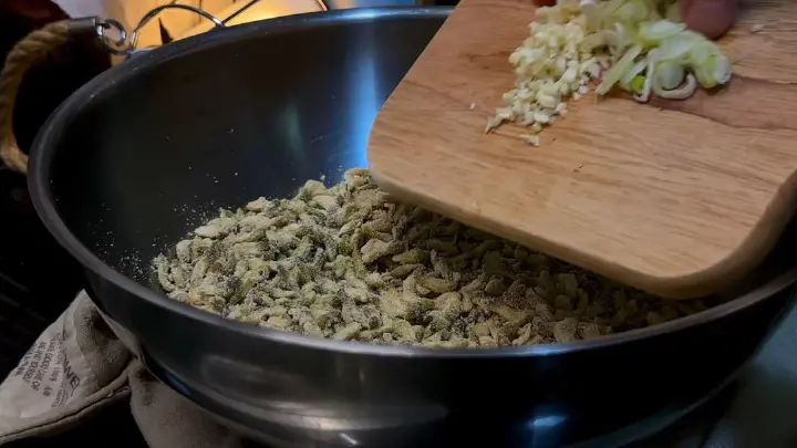 槐花麦饭 第 12 步