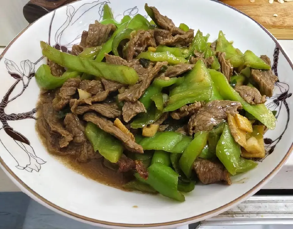 小炒黄牛肉成品图