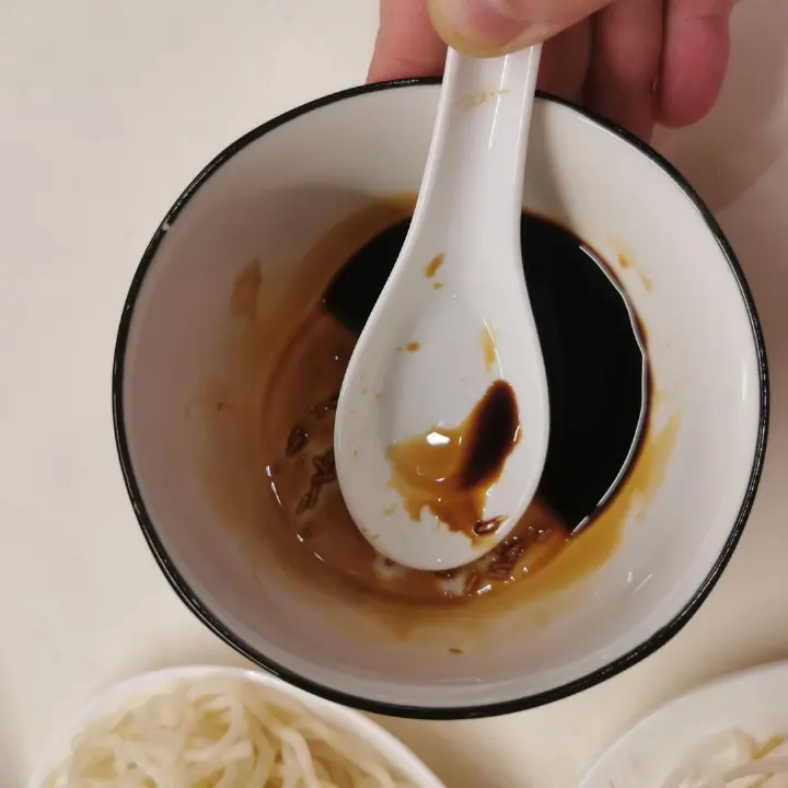 广式腊肠炒面 第 3 步