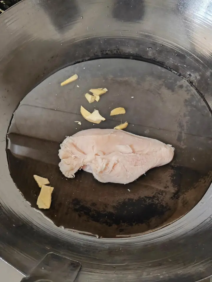 多彩鸡丝凉面 第 1 步