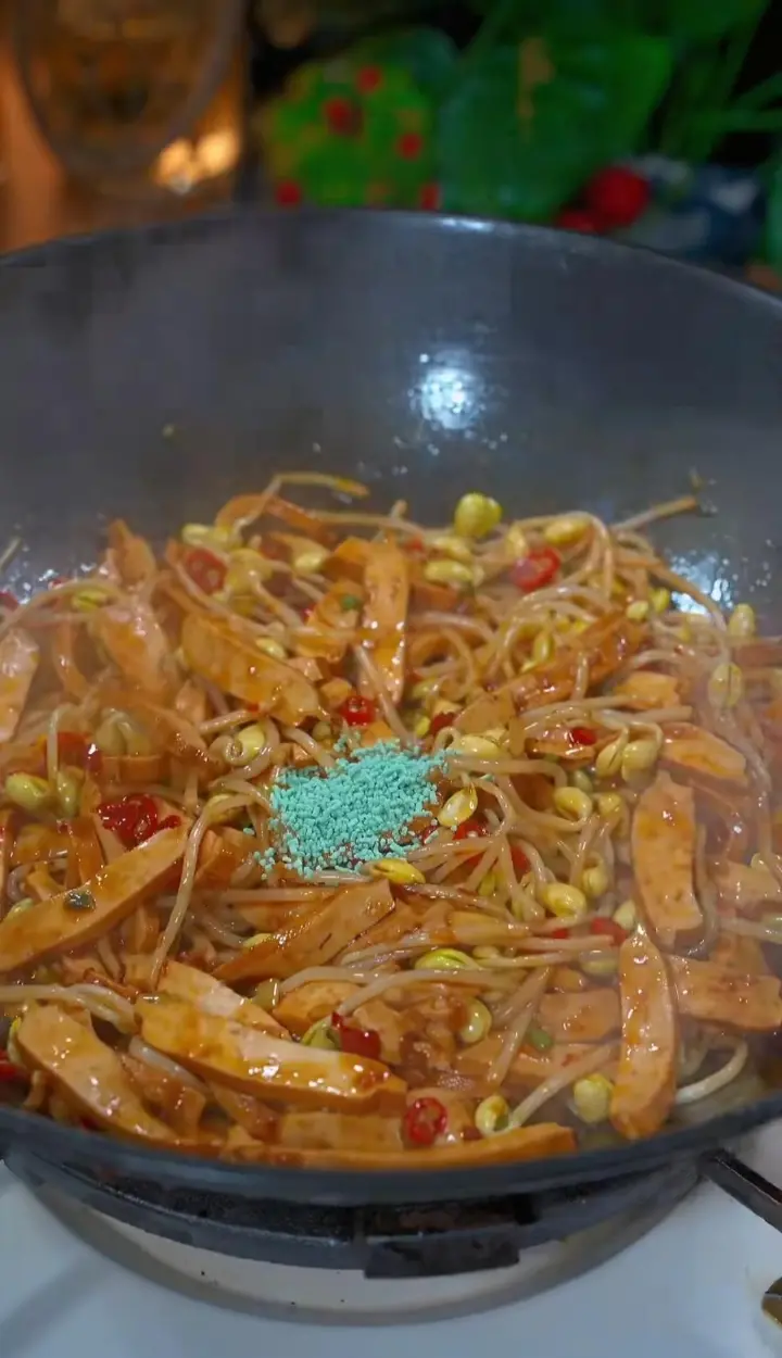 豆芽炒香干 第 7 步
