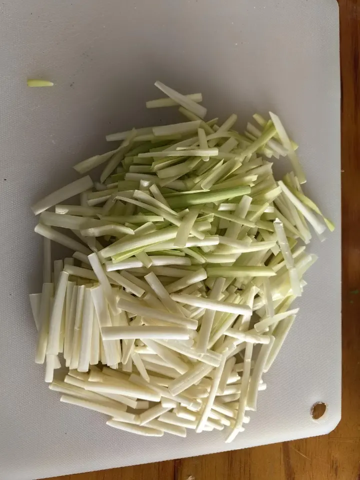 韭黄炒肉丝 第 2 步