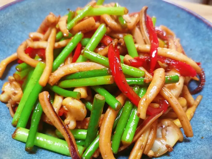 孜然鱿鱼炒蒜薹 第 9 步