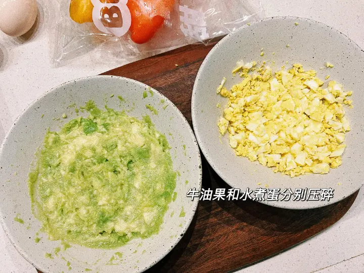 牛油果虾仁滑蛋彩椒船 第 4 步