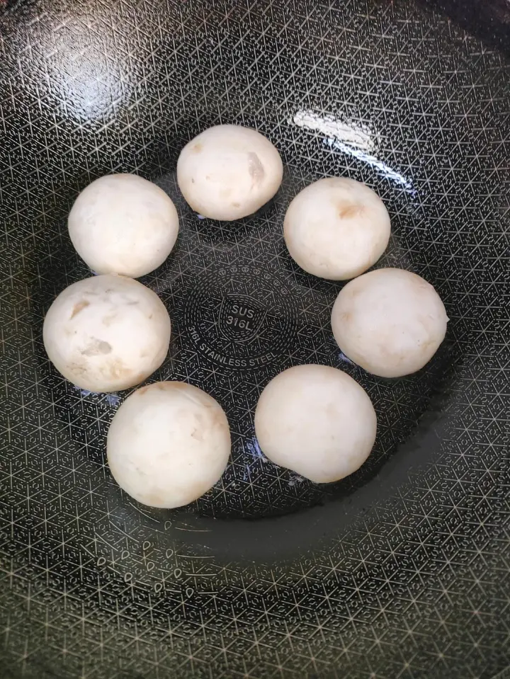 口蘑虾滑 第 5 步