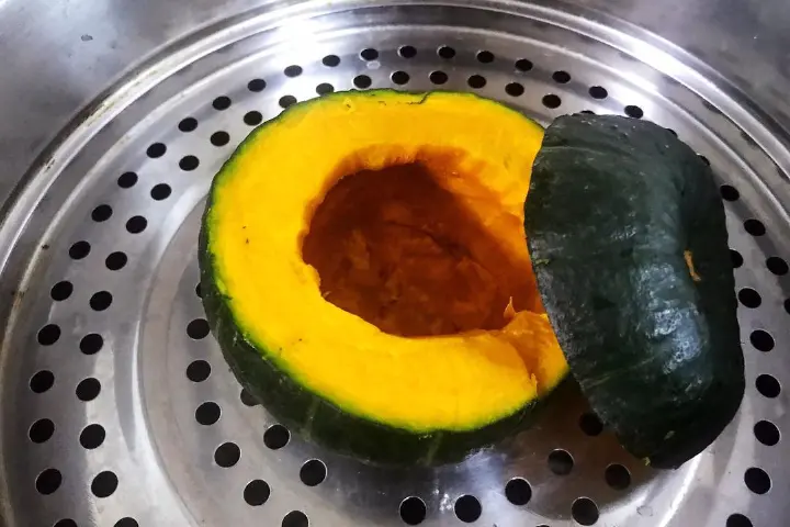 贝贝南瓜蒸蛋 第 6 步