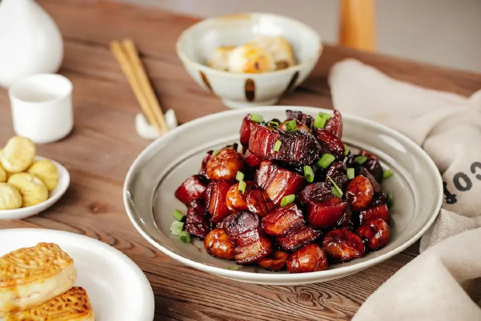 板栗红烧肉成品图