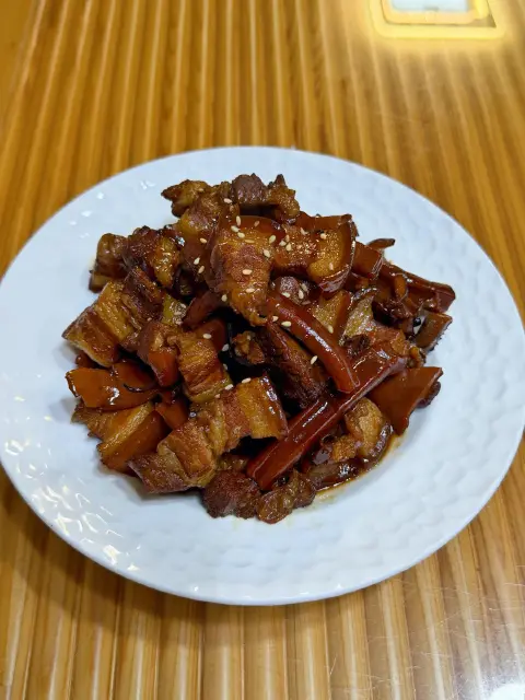 鱿鱼干红烧肉