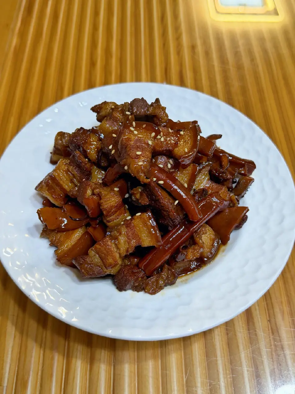 鱿鱼干红烧肉成品图