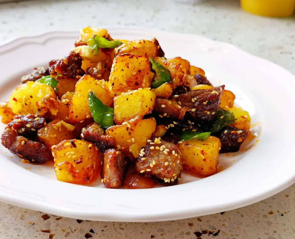 干锅土豆牛肉粒成品图