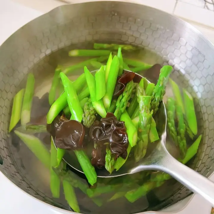 芦笋炒虾尾 第 7 步
