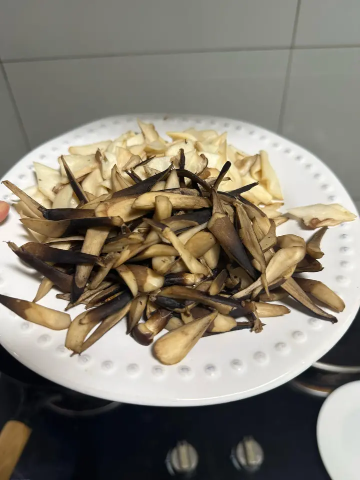 杂菌香芹炒青椒 第 4 步