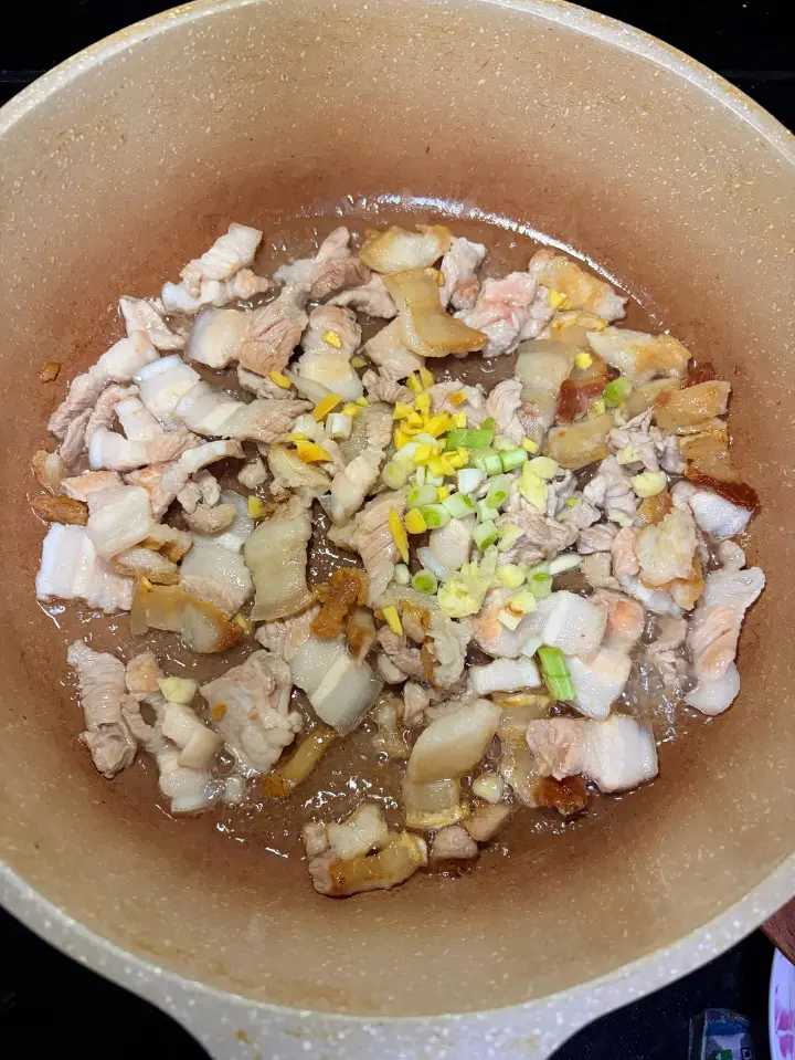 蒜苔五花肉炒豆干 第 5 步