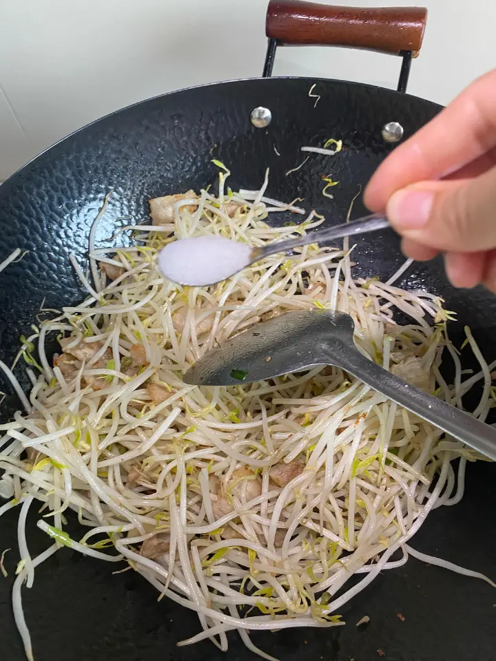 五花肉炒豆芽 第 6 步