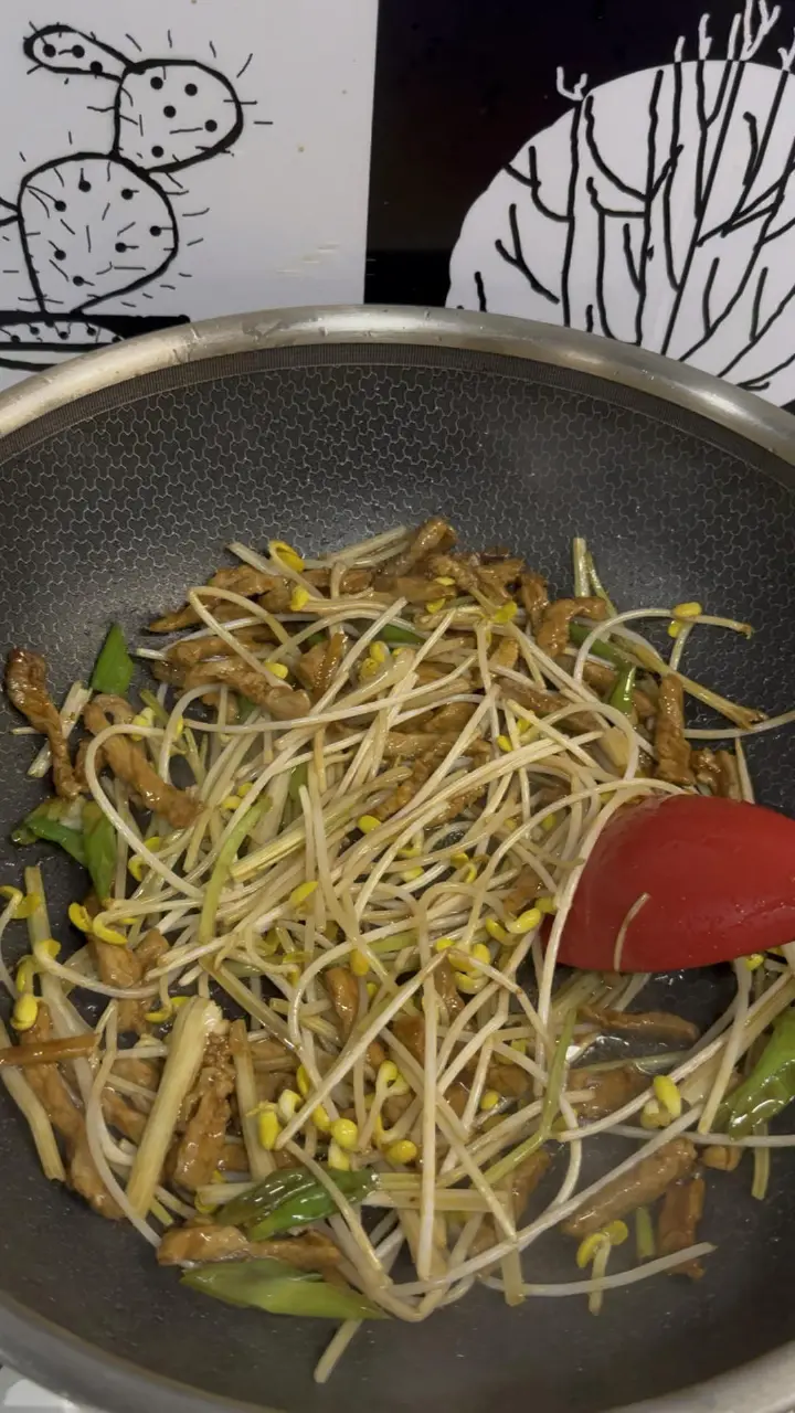 黄豆芽炒肉丝 第 4 步