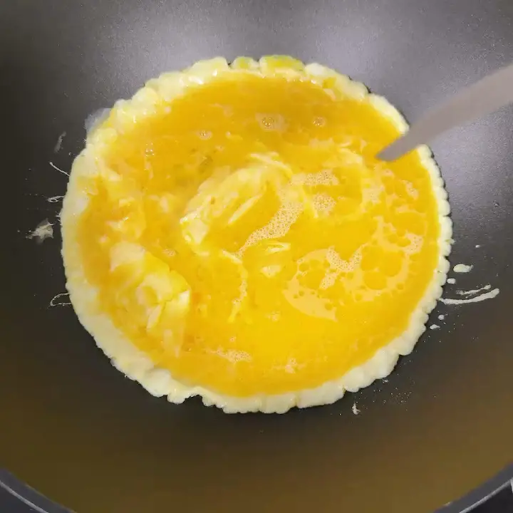 三丝火腿炒鸡蛋 第 4 步
