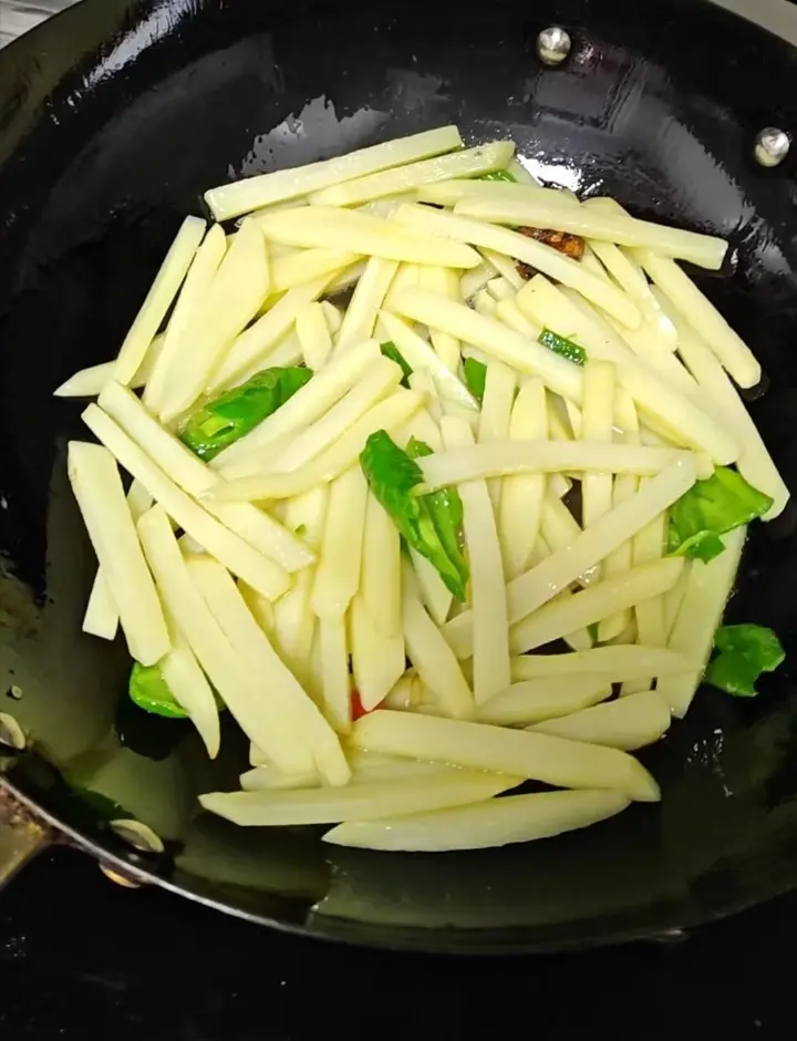 红烧土豆条 第 2 步