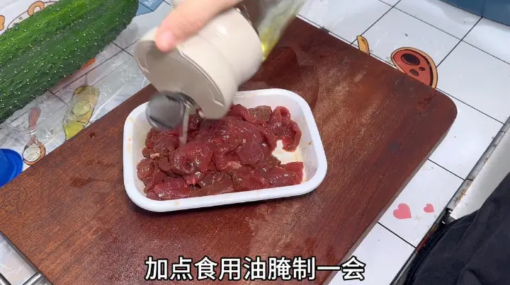 黄瓜炒牛肉 第 2 步