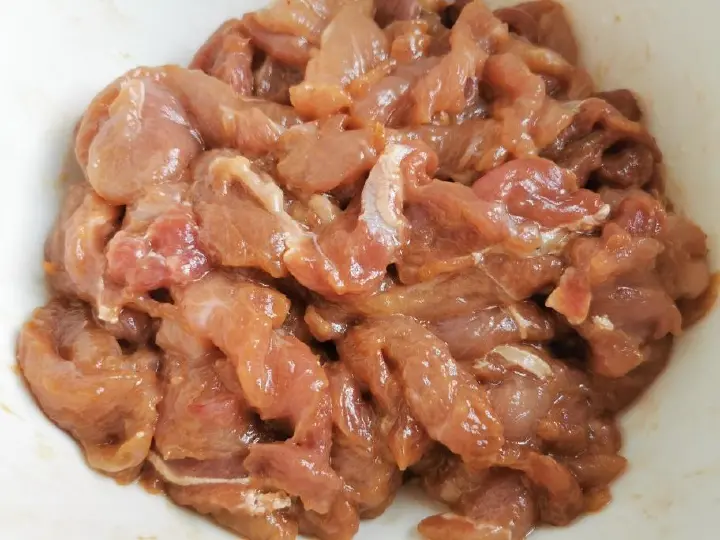 豆角炒肉 第 1 步