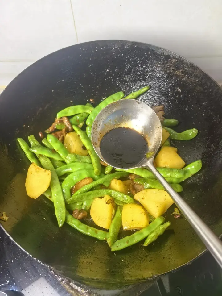 东北土豆炖豆角 第 13 步
