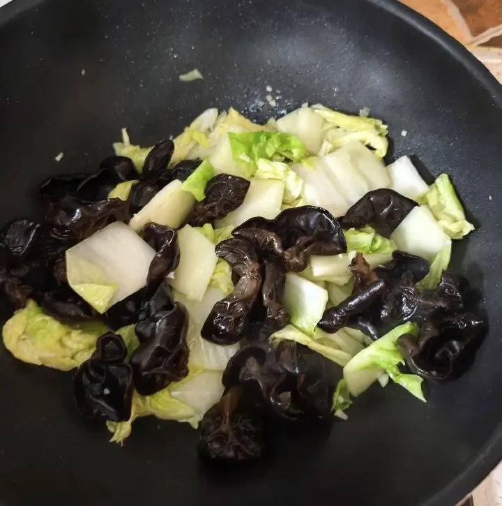 白菜炒木耳 第 6 步