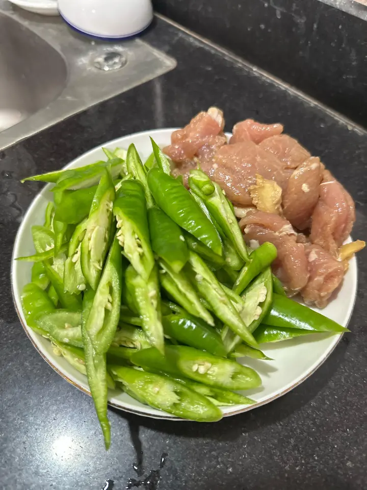 辣椒炒肉 第 3 步