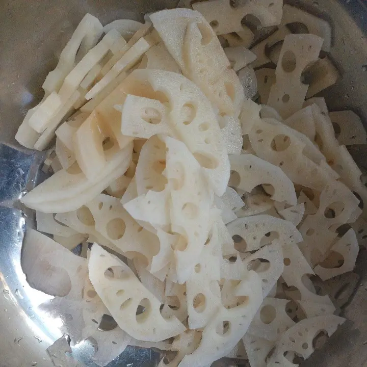 干锅藕片芹菜杂八串 第 1 步