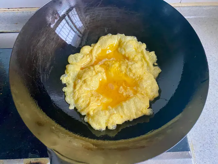 火腿肠蛋炒饭 第 3 步