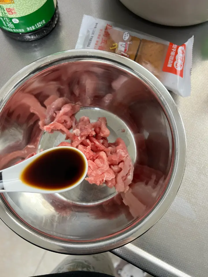 肉丝笋丝炒豆干 第 2 步