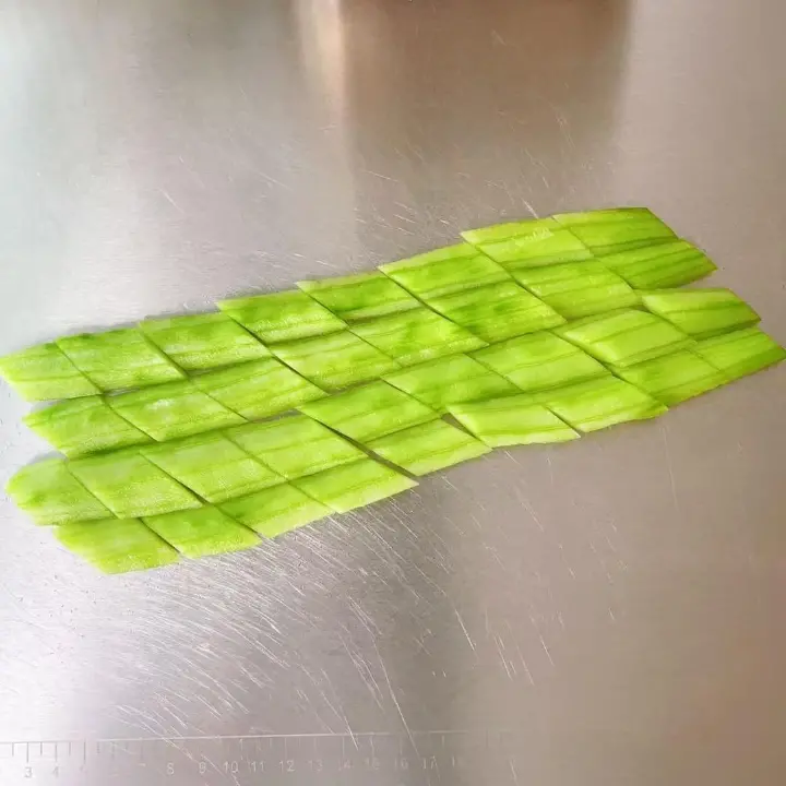 金银蛋炒虾球 第 5 步