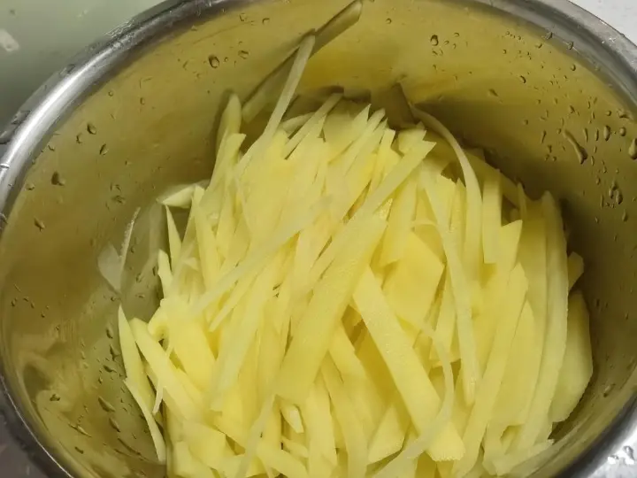 瘦肉土豆丝 第 2 步